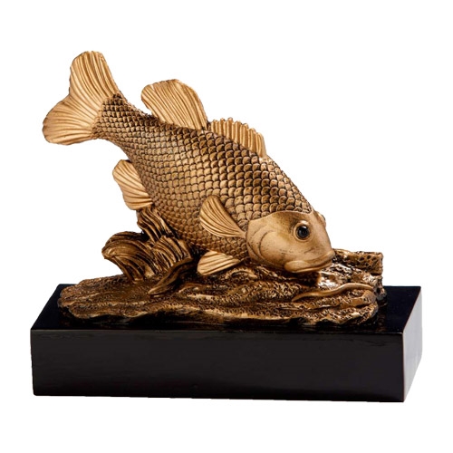 Fiskestatuette gull på svart fot
